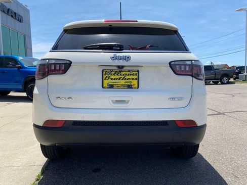 Used 2020 Jeep Compass Latitude w/ Cold Weather Group AWD/4WD image 7