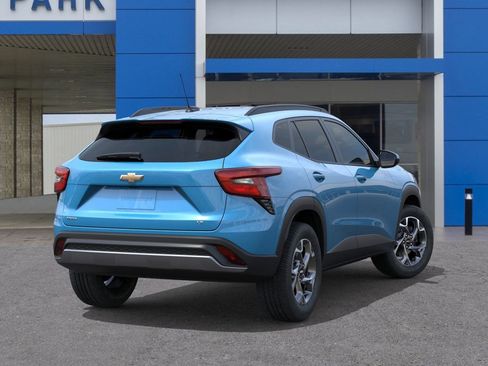 New 2026 Chevrolet Trax LT w/ LT Convenience Package FWD image 4