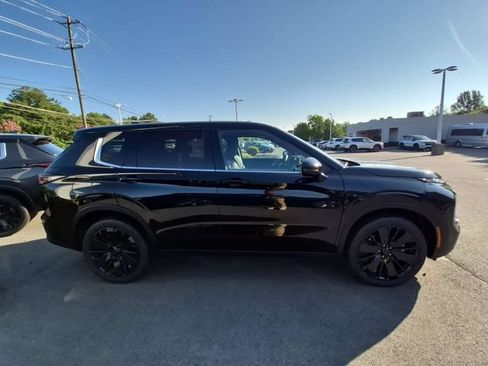 New 2026 Mitsubishi Outlander LE FWD image 2