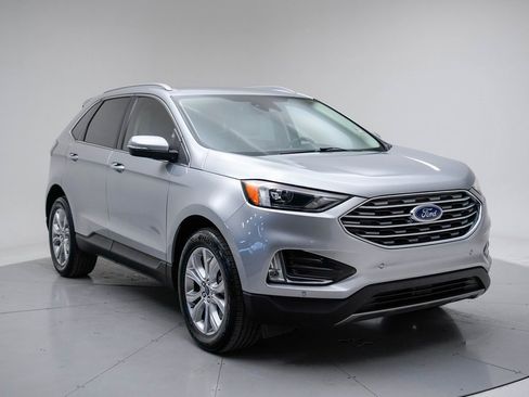 Used 2022 Ford Edge Titanium image 3