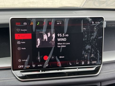 New 2026 Volkswagen Tiguan SE image 16