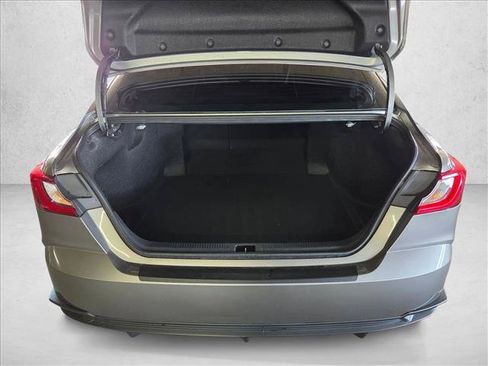 Used 2025 Toyota Camry SE w/ Convenience Package FWD image 17