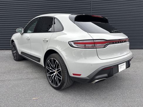Used 2025 Porsche Macan image 3