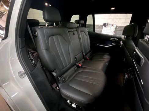 Used 2023 BMW X7 xDrive40i w/ M Sport Package image 29