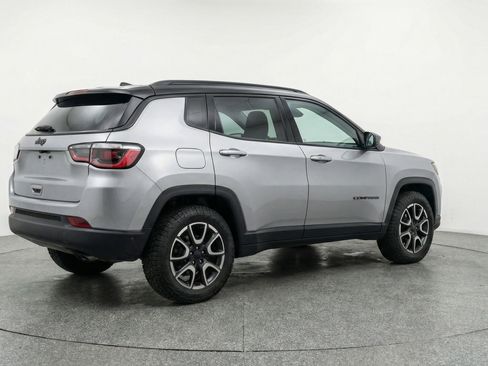 Used 2025 Jeep Compass Trailhawk image 9