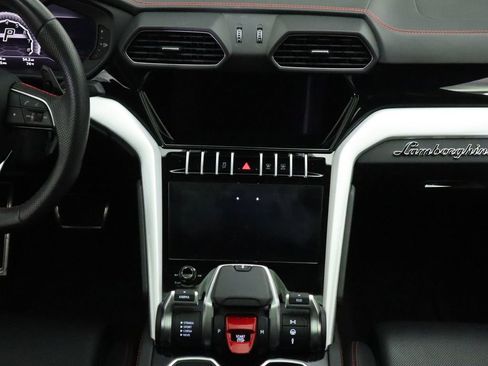 Used 2021 Lamborghini Urus image 14
