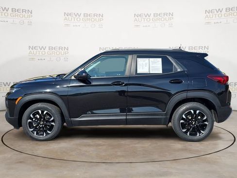 Used 2023 Chevrolet TrailBlazer LT FWD image 2