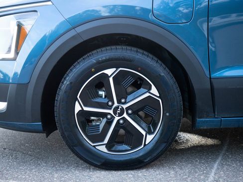 Used 2023 Kia Niro EX w/ EX Cold Weather Package FWD image 27