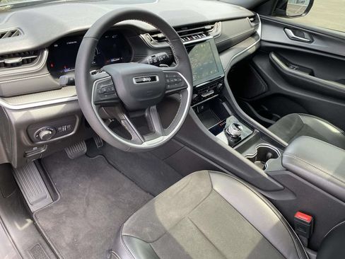 Used 2025 Jeep Grand Cherokee L Laredo RWD image 18