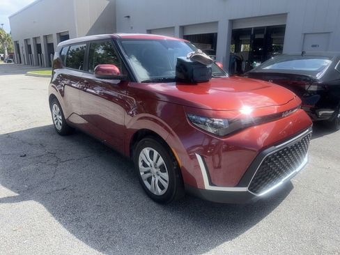 Used 2023 Kia Soul LX FWD image 2