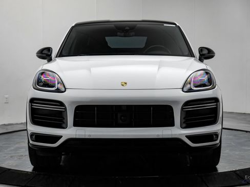 Used 2022 Porsche Cayenne Turbo image 25