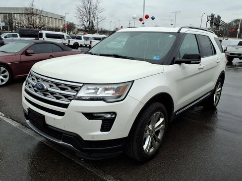 Used 2018 Ford Explorer XLT w/ Equipment Group 202A image 3