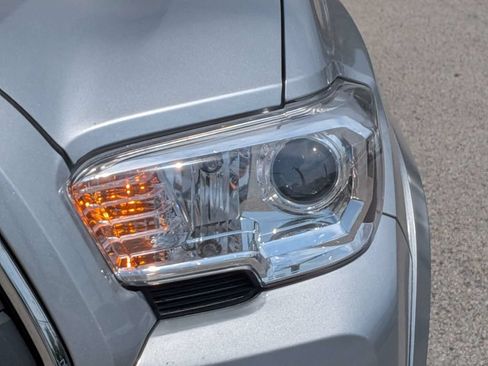 Used 2023 Toyota Tacoma SR5 AWD/4WD image 9