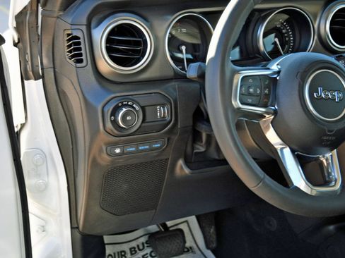 Used 2023 Jeep Wrangler Unlimited Rubicon 4xe w/ Cold Weather Group AWD/4WD image 10