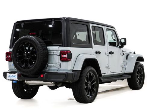 Used 2023 Jeep Wrangler Unlimited Sahara w/ Cold Weather Group AWD/4WD image 7