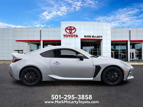 Used 2023 Toyota GR86 Premium w/ ALL Weather Mat Package (TMS) RWD image 6