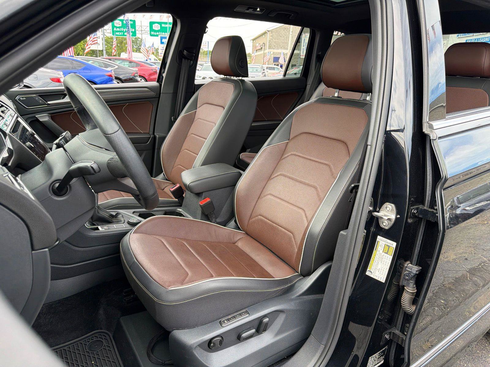 Used 2024 Volkswagen Tiguan SEL R-Line AWD/4WD image 32