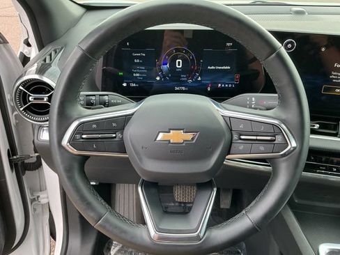 Used 2025 Chevrolet Equinox LT FWD image 14