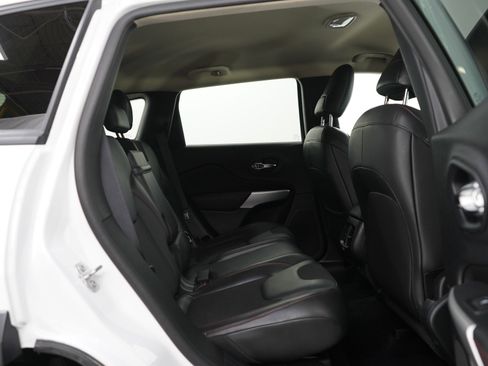 Used 2018 Jeep Cherokee Trailhawk w/ Cold Weather Group image 11