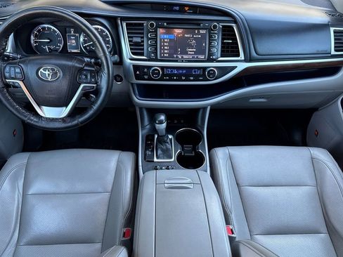 Used 2015 Toyota Highlander Limited Platinum image 12
