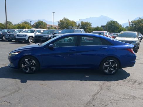Used 2022 Hyundai Elantra SEL w/ Convenience + Premium Package FWD image 9