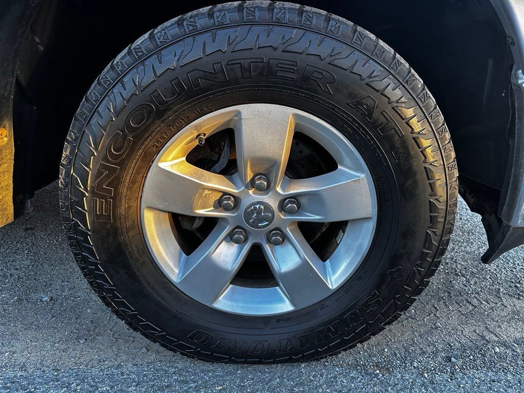 Used 2019 RAM 1500 Classic SLT AWD/4WD image 12