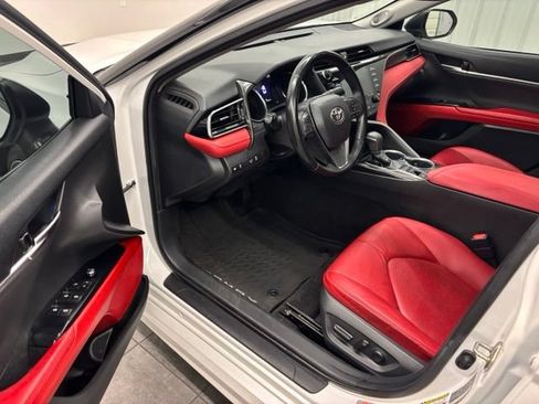 Used 2019 Toyota Camry XSE w/ Navigation Package FWD image 12