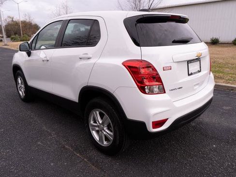 Used 2022 Chevrolet Trax LS w/ Tint and Cruise Package image 5