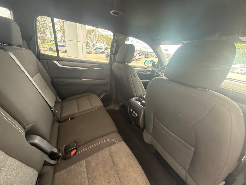 Used 2025 GMC Acadia Elevation FWD image 37