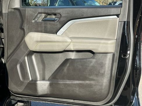 Used 2024 Chevrolet Colorado ZR2 w/ ZR2 Convenience Package III image 16