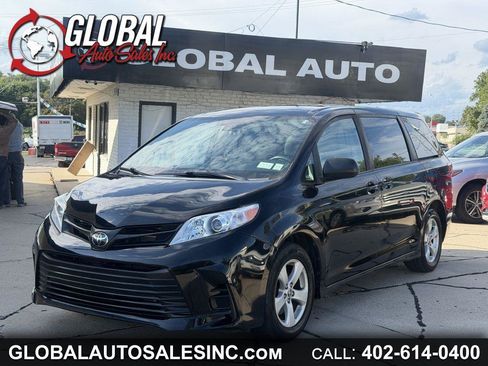 Used 2020 Toyota Sienna L FWD image 1