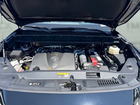 Used 2021 Toyota Highlander XLE FWD image 19