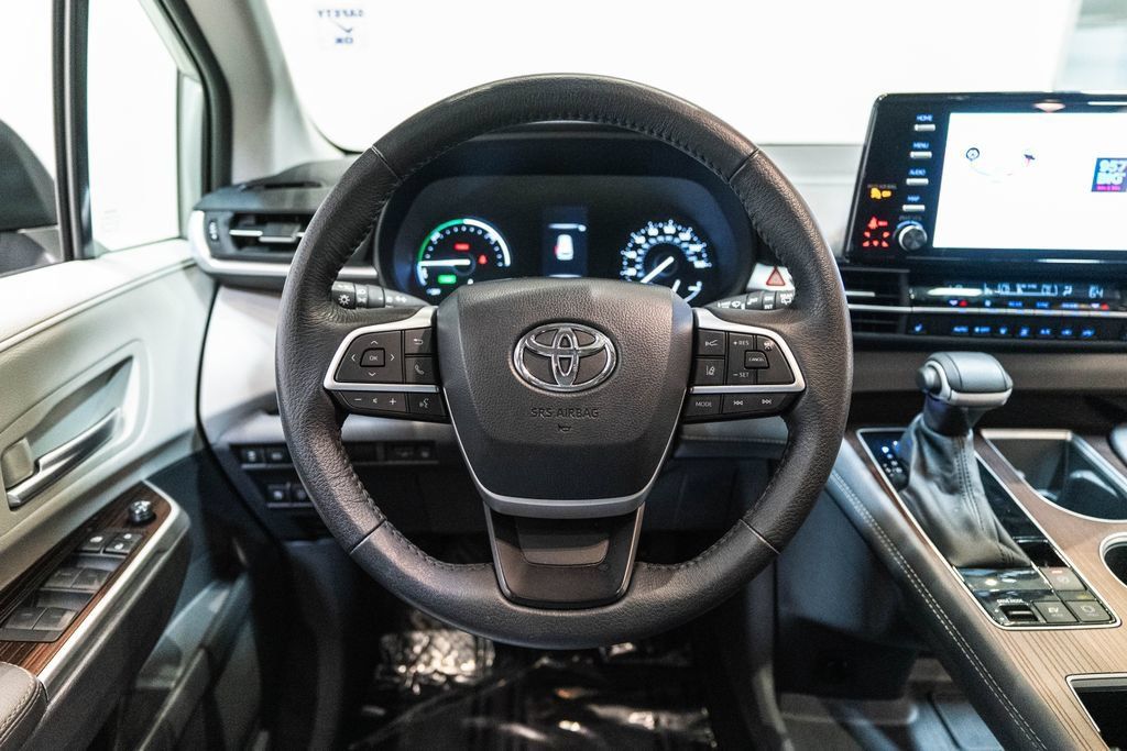 Certified 2024 Toyota Sienna XLE AWD/4WD image 16