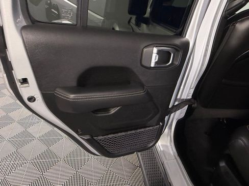 Used 2023 Jeep Wrangler Unlimited Sahara image 31