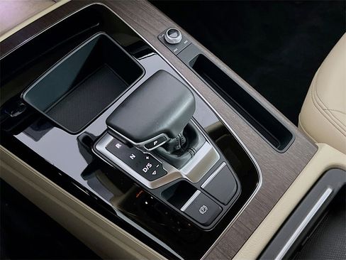 Used 2022 Audi Q5 2.0T Premium w/ Convenience Package image 18