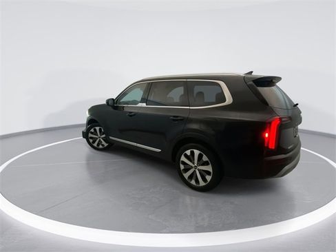 Used 2022 Kia Telluride EX w/ EX Premium Package image 2