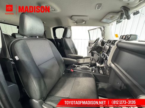 Used 2011 Toyota FJ Cruiser 4WD w/ Upgrade Pkg image 21