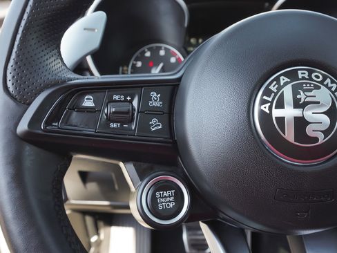 Used 2023 Alfa Romeo Stelvio Veloce image 20