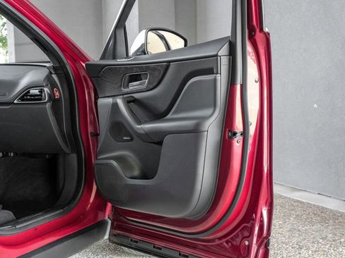 Used 2017 Jaguar F-PACE S image 52