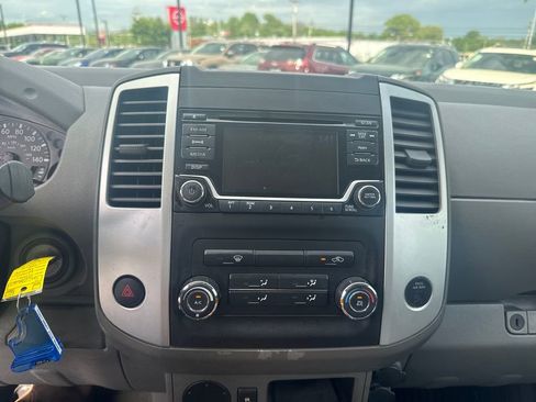 Used 2016 Nissan Frontier SV image 18