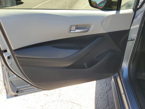 Used 2021 Toyota Corolla LE w/ LE Convenience Package image 19