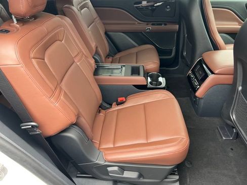 New 2026 Lincoln Aviator Reserve w/ Illumination Package RWD image 17