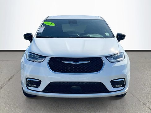 Used 2026 Chrysler Pacifica Select FWD image 2