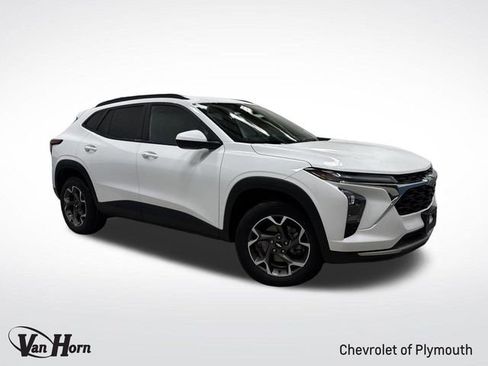 Used 2024 Chevrolet Trax LT w/ Driver Confidence Package image 1