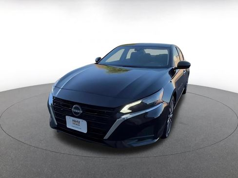Used 2025 Nissan Altima 2.5 SV FWD image 7