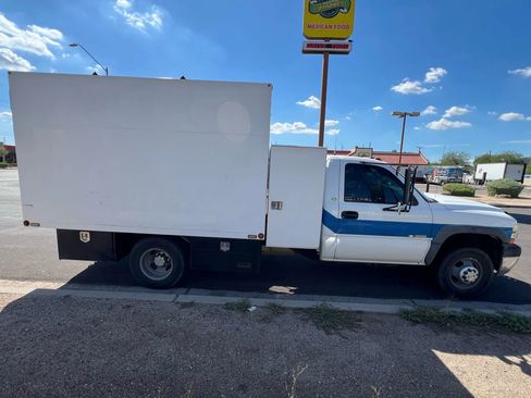 Used 2002 Chevrolet Silverado 3500 2WD Regular Cab image 5