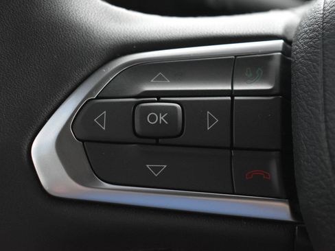 Used 2026 Jeep Compass Latitude AWD/4WD image 19