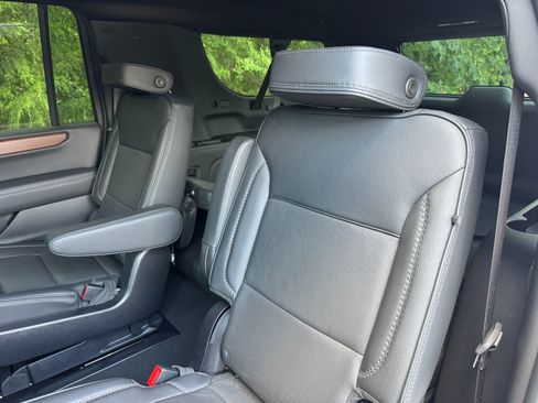 Used 2025 GMC Yukon XL Denali AWD/4WD image 52