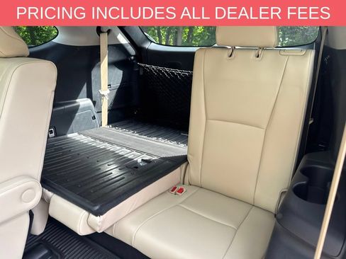 Used 2024 Toyota Highlander Platinum FWD image 13