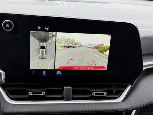 Used 2025 Chevrolet Equinox LT w/ Safety and Technology Package image 20